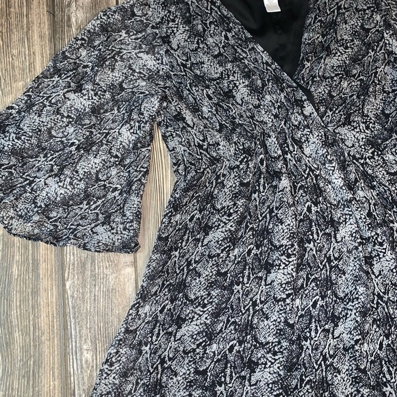 Badgley Mischka Silk Top - Picture 3 of 5